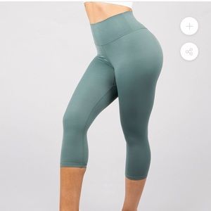 BuffBunny Collection Live Capri Leggings - Eden